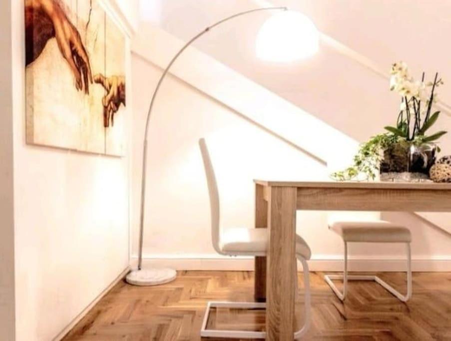 Campo De'fiori-rome By Foot Charming Aircwif Netflix Appartement Rome