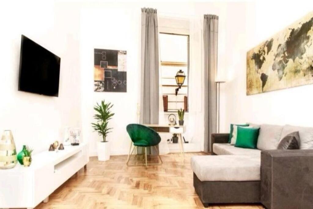 Campo De'fiori-rome By Foot Charming Aircwif Netflix Appartement Rome