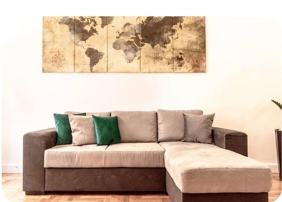 Campo De'fiori-rome By Foot Charming Aircwif Netflix Appartement