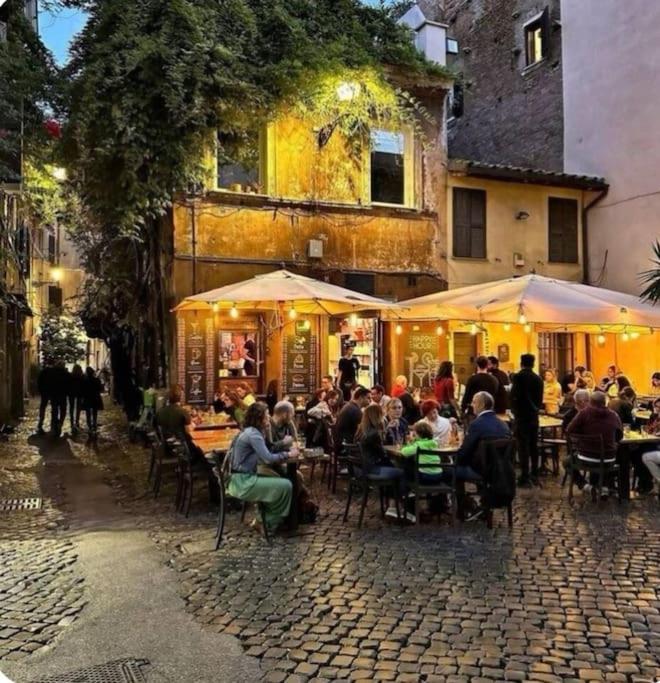 Appartement Campo De'fiori-rome By Foot Charming Aircwif Netflix