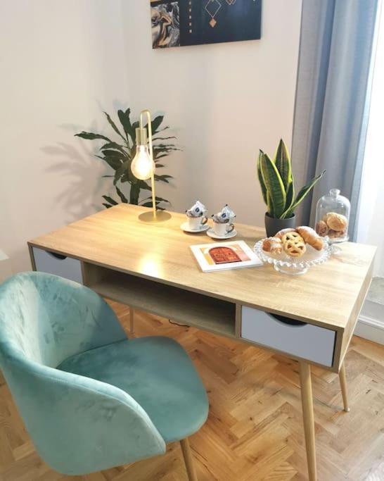Campo De'fiori-rome By Foot Charming Aircwif Netflix Appartement